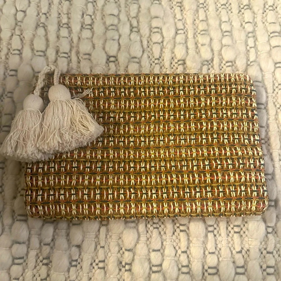 Madewell Handbags - Madewell Large Tassel Raffia Zip Pouch